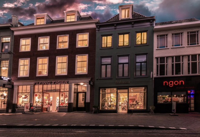 13 appartementen boven twee winkelruimtes